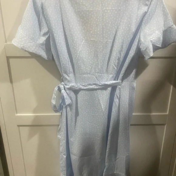 🚨 Vero Moda Blue Mini Sundress with Flutter Sleeves and V-Neck - Picture 6 of 9